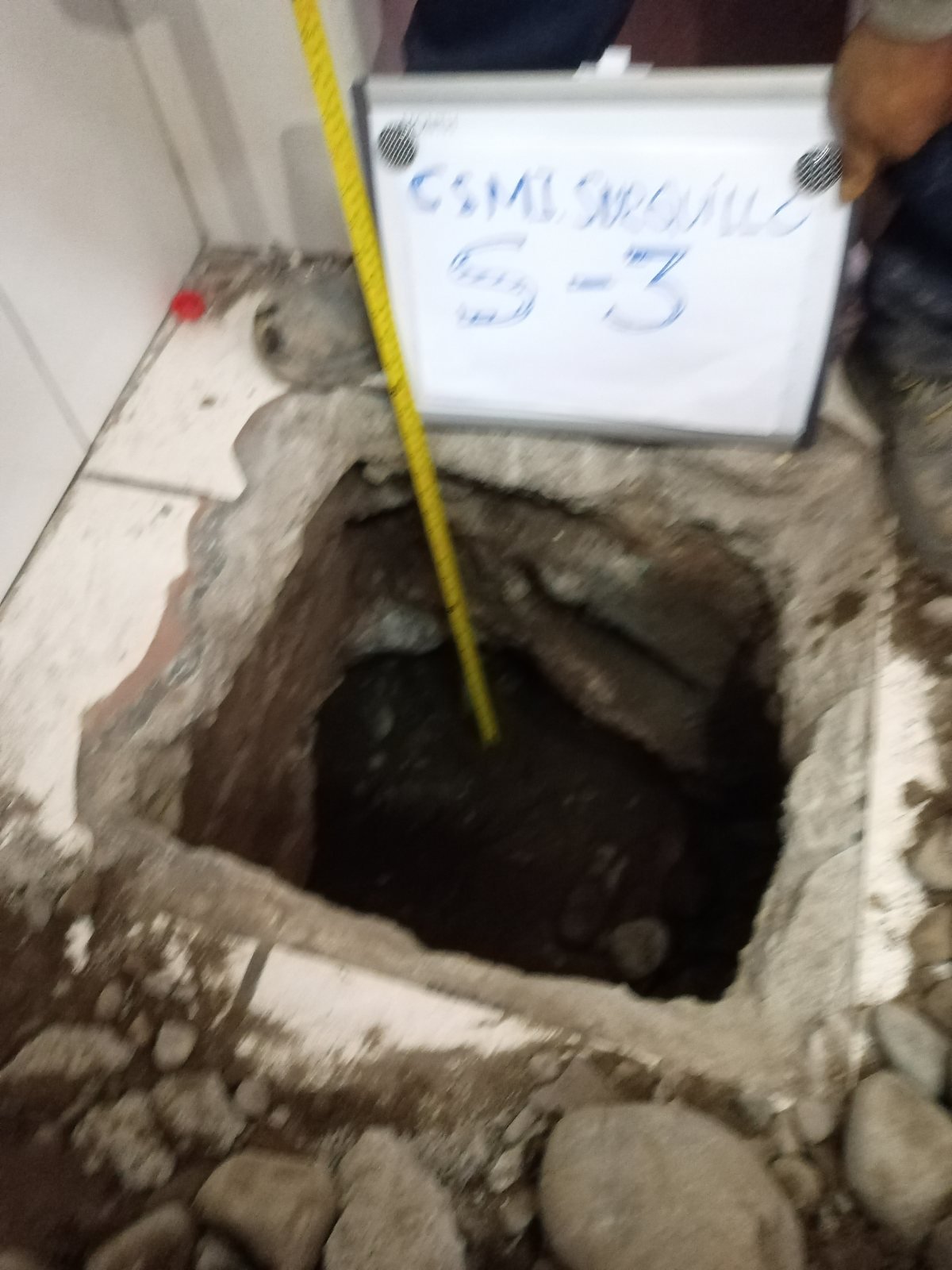 Calicata para verificar la cimentación existente, punto S-3