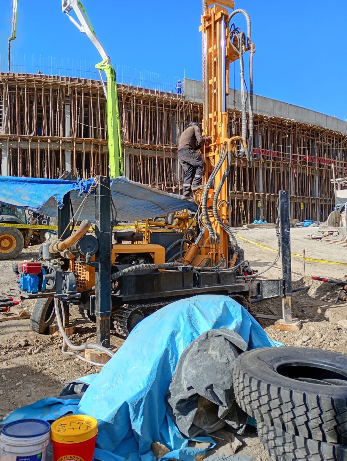 Perforación de pozo tubular junto al coliseo de Andahuaylas