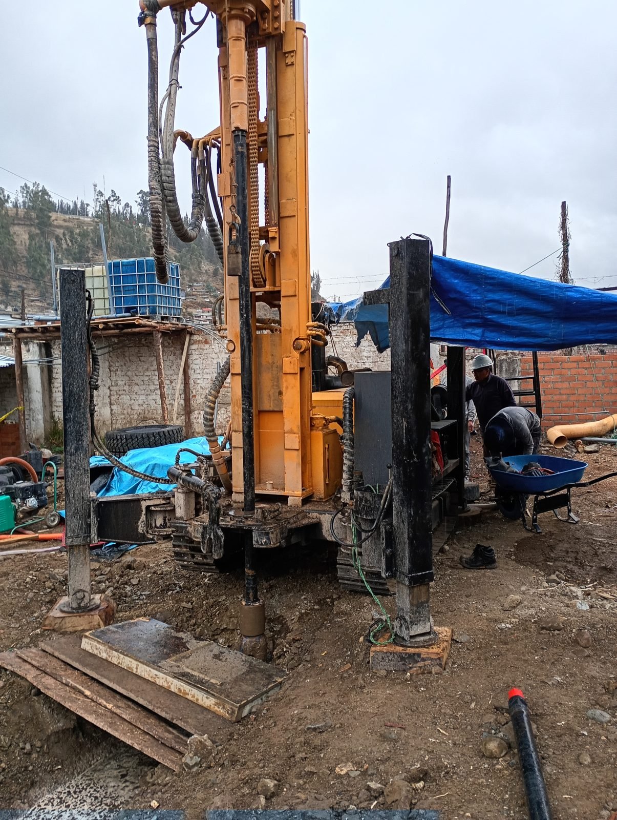 Perforación rotativa del pozo tubular